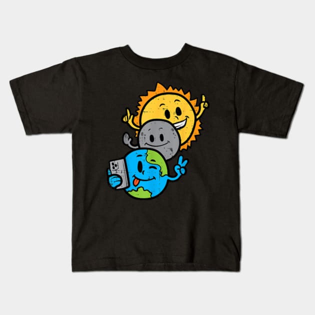 Selfie Earth Moon Sun Funny Total Solar Eclipse 2024 Kids Kids T-Shirt by johnhawilsion